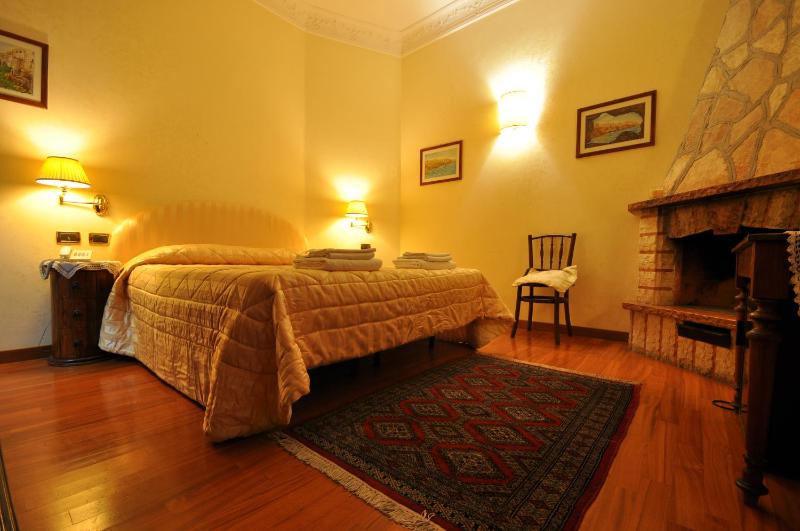 Double Room image 2