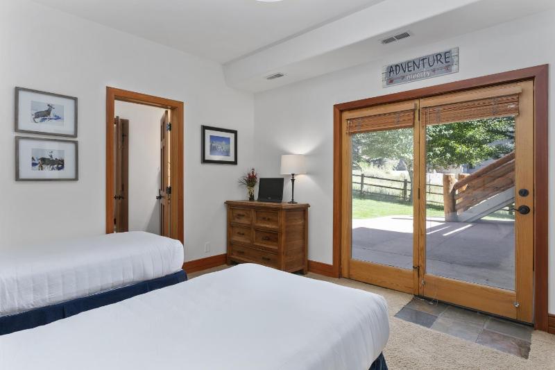 Solamere Drive Home at Deer Valley Resort - 6 Bedroom Home with Hot Tub #3220 - image 7