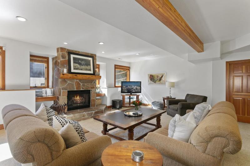 Solamere Drive Home at Deer Valley Resort - 6 Bedroom Home with Hot Tub #3220 - image 2