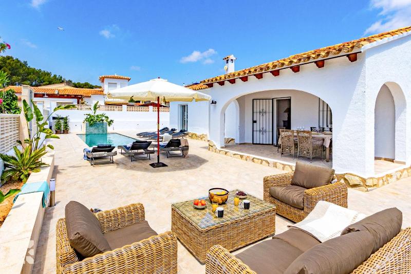 Villa Ancla Blanca by Abahana Villas - image 3