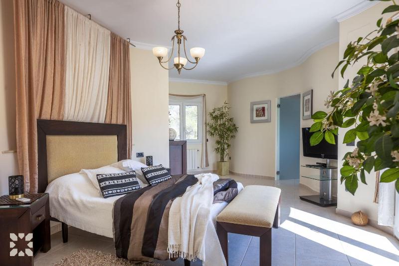 Villa El Magraner by Abahana Villas - image 12