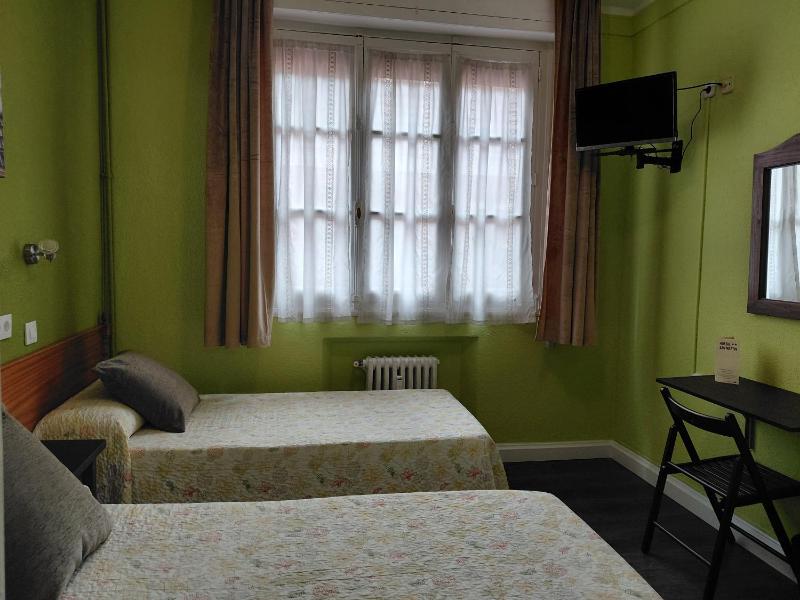 Hostal San Martin - image 8