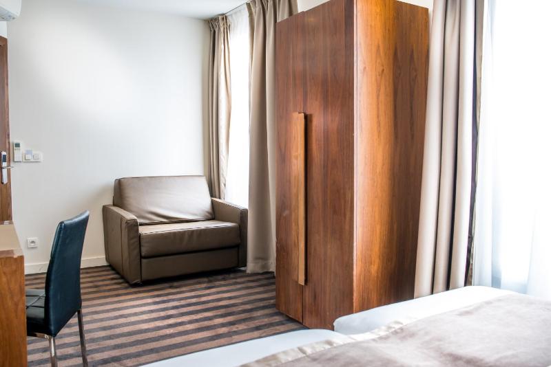 Standard Triple Room image 3