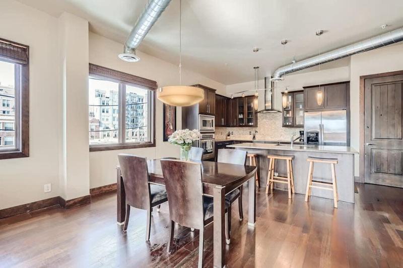 2Bed 2Ba Loft in LoDo RiNo- Mountain BallparkViews - image 19
