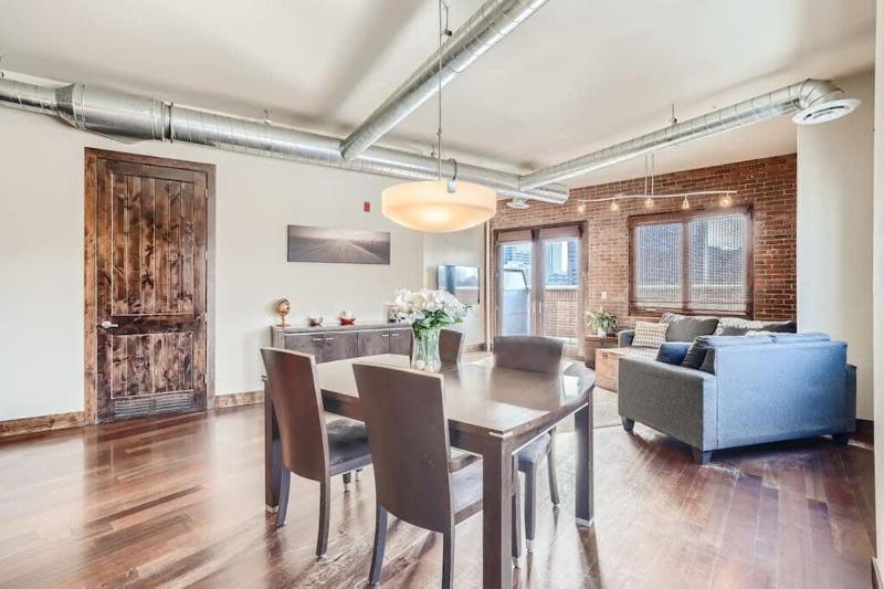 2Bed 2Ba Loft in LoDo RiNo- Mountain BallparkViews - image 9