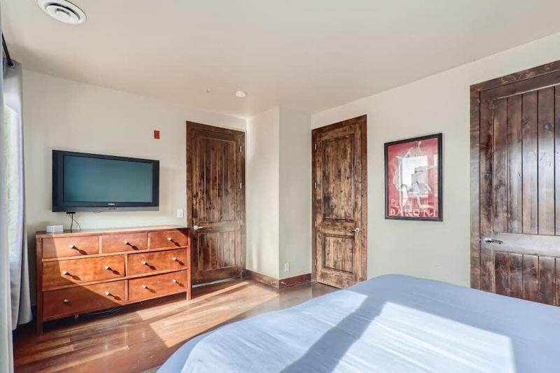 2Bed 2Ba Loft in LoDo RiNo- Mountain BallparkViews - image 32