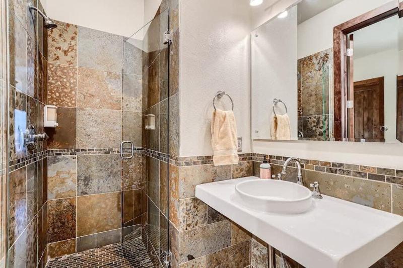 2Bed 2Ba Loft in LoDo RiNo- Mountain BallparkViews - image 20