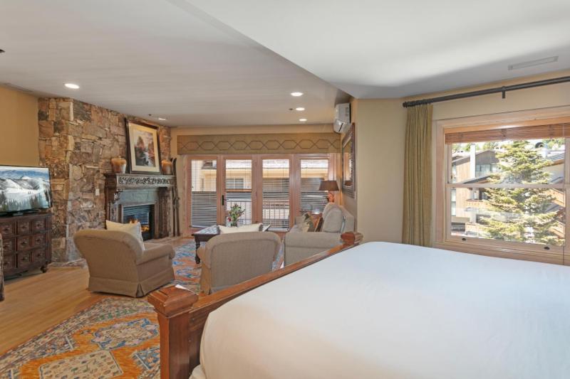 303 - Studio Royal Plaza condo - image 8