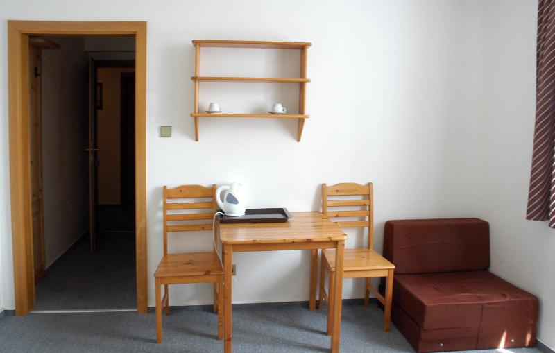 Twin Room image 3