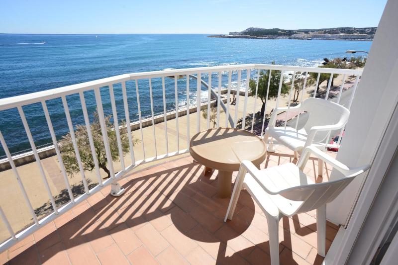 Queen Room with Sea View image 2