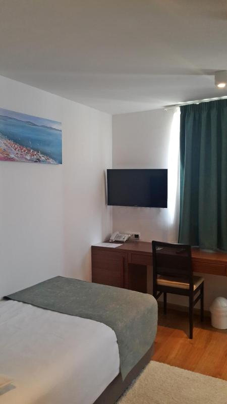 Single Room with Garden View image 3