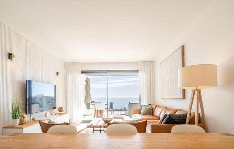 Sophisticated Two Bed Apartment in Pure South with Sea View - image 36