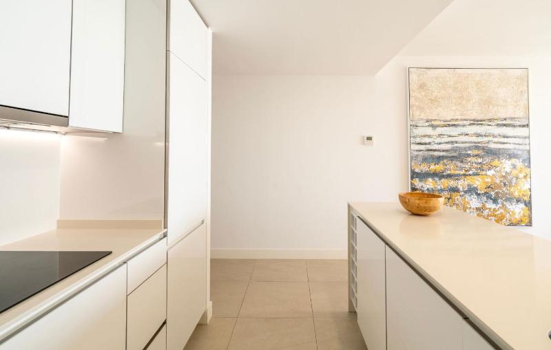Sophisticated Two Bed Apartment in Pure South with Sea View - image 25