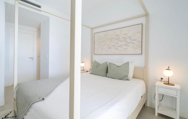 Sophisticated Two Bed Apartment in Pure South with Sea View - image 23