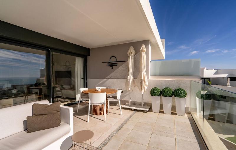Sophisticated Two Bed Apartment in Pure South with Sea View - image 21