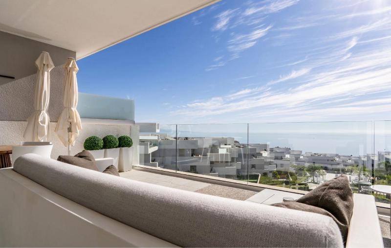 Sophisticated Two Bed Apartment in Pure South with Sea View - image 27