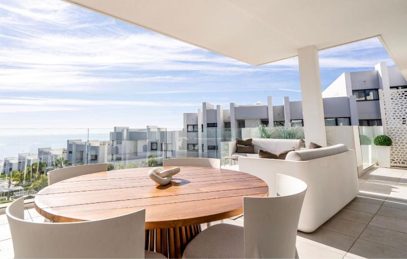 Sophisticated Two Bed Apartment in Pure South with Sea View - image 38
