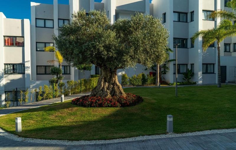 Sophisticated Two Bed Apartment in Pure South with Sea View - image 37