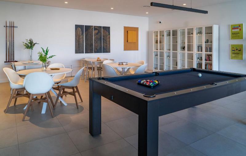 Sophisticated Two Bed Apartment in Pure South with Sea View - image 41