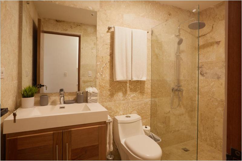 Apartamento Moderno en Playa Dorada Piscina & Playa - image 17