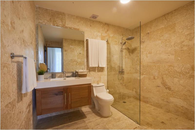 Apartamento Moderno en Playa Dorada Piscina & Playa - image 4