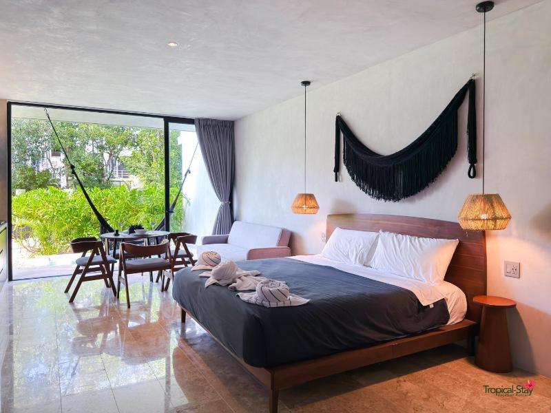 Jungle Suite Private Pool King Bed Wifi 305 - image 1