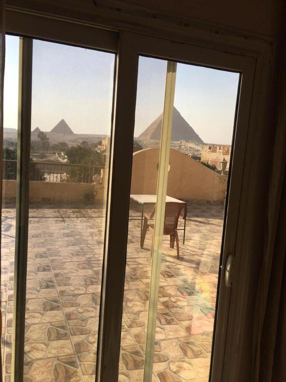 nefer pyramids view inn - image 2
