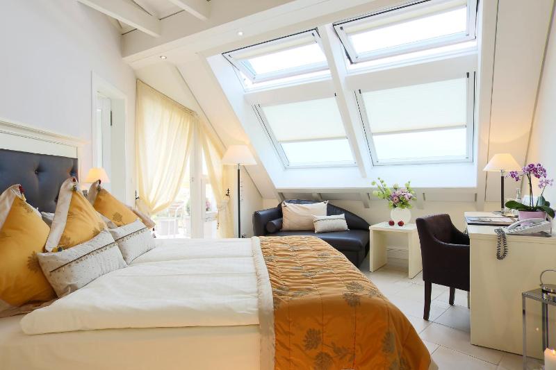 Double Room image 2