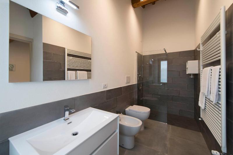 Double or Twin Room with Private Bathroom image 4