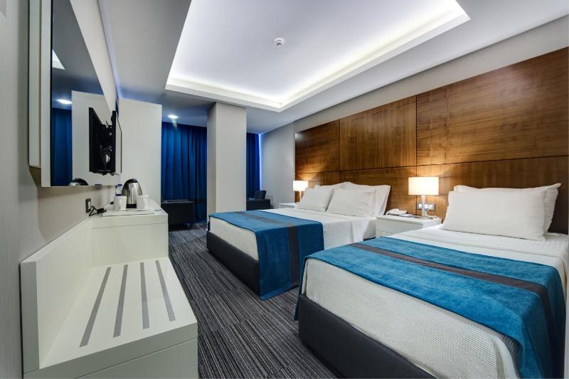 Superior Triple Room image 1