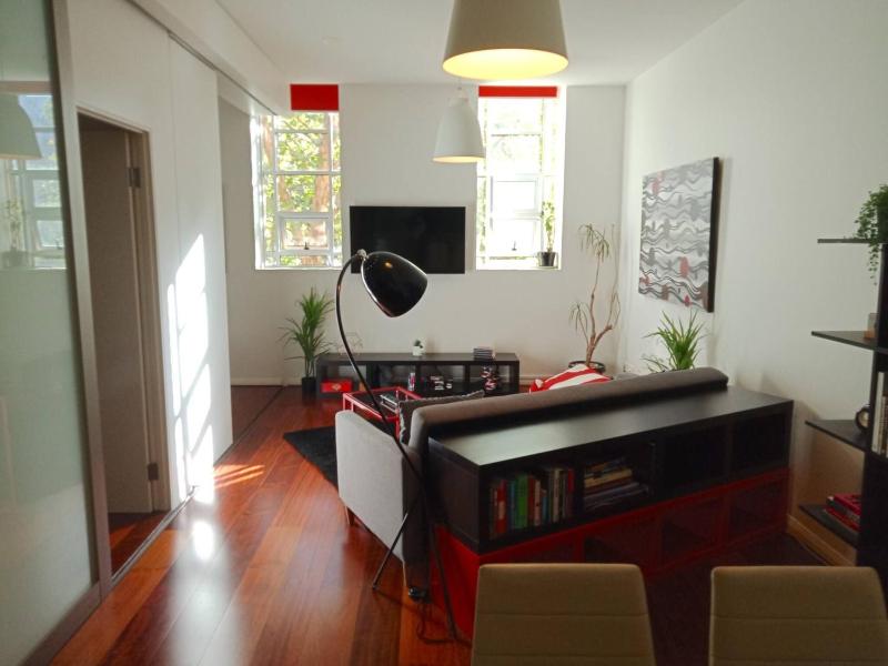 Melbourne City Oasis 2-Bedroom Art Deco Apartment with Gym Carpark Pool Wine - image 1