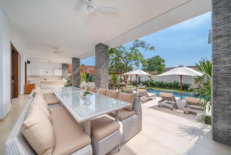 JOS Villa Canggu - Batu Bolong - image 6