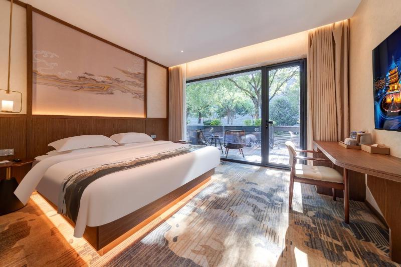 Floral Hotel Yinshiyi Chang'an Xi'an Bell and Drum Tower Sajinqiao Subway Station - image 1