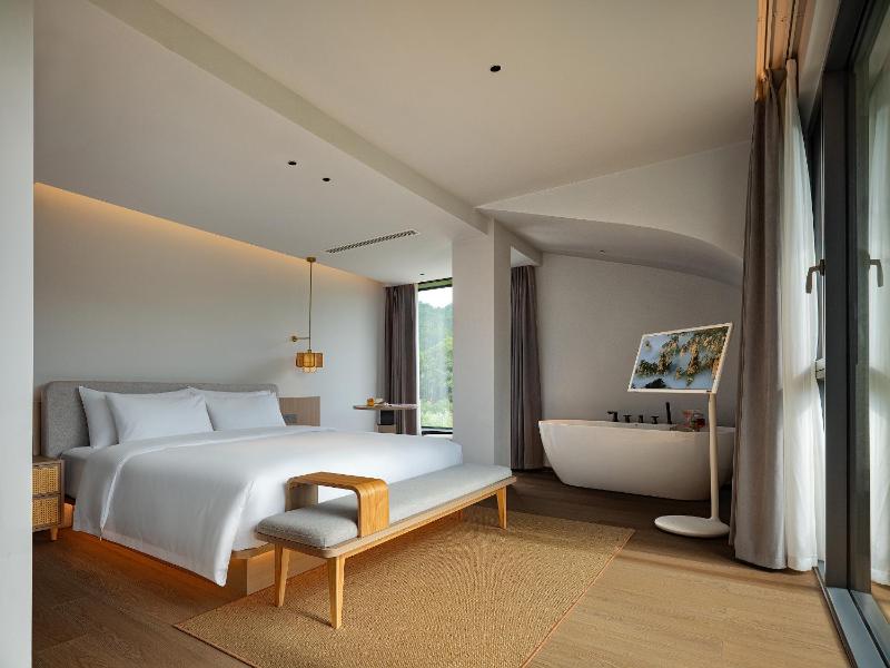 Zhangjiajie National Park RU Hotel--Free one way pick up service over 2 nightFree fresh coffeeAttraction Tickets Serivce in advance - image 5