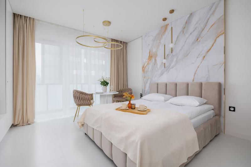 Eleganckie Apartamenty Zabrska z Parkingiem w Centrum Katowic Przy Rynku by Noclegi Renters - image 39