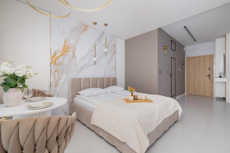 Eleganckie Apartamenty Zabrska z Parkingiem w Centrum Katowic Przy Rynku by Noclegi Renters - image 29