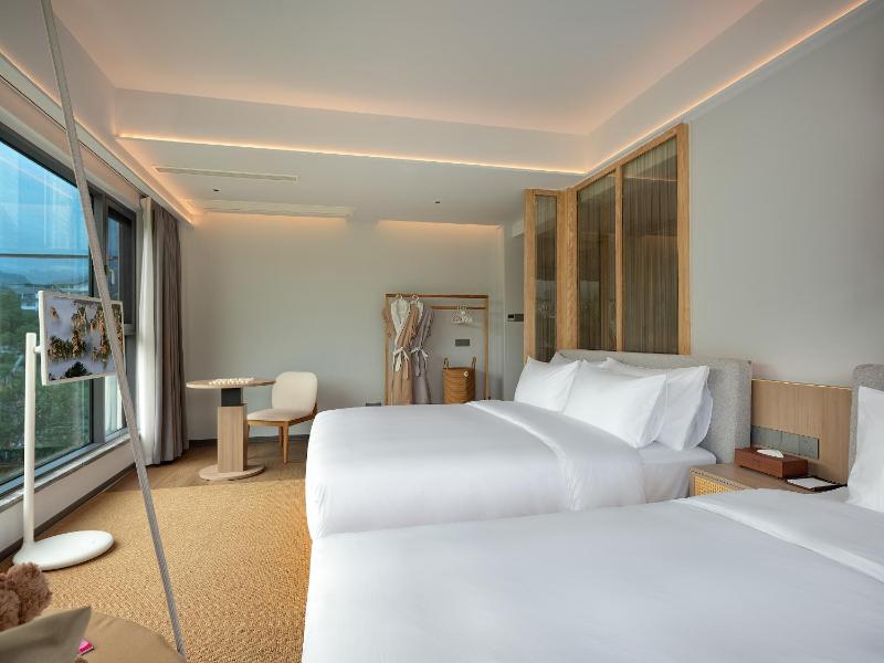 Zhangjiajie National Park RU Hotel--Free one way pick up service over 2 nightFree fresh coffeeAttraction Tickets Serivce in advance - image 40