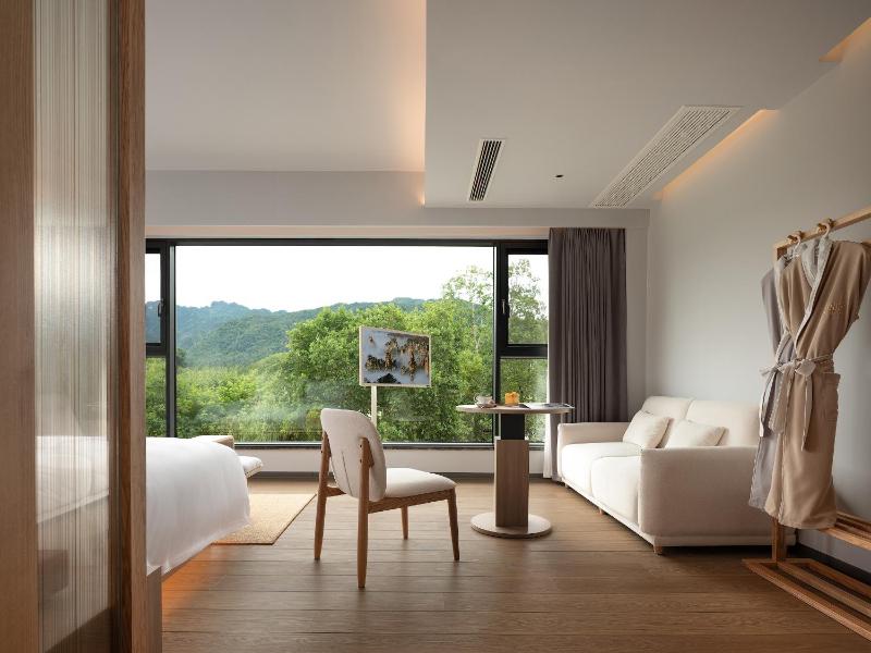 Zhangjiajie National Park RU Hotel--Free one way pick up service over 2 nightFree fresh coffeeAttraction Tickets Serivce in advance - image 20