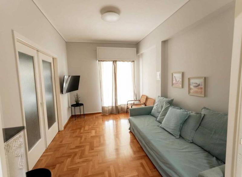 Bright 2-Bedroom Apt in Ampelokipoi Near Hospital - image 7