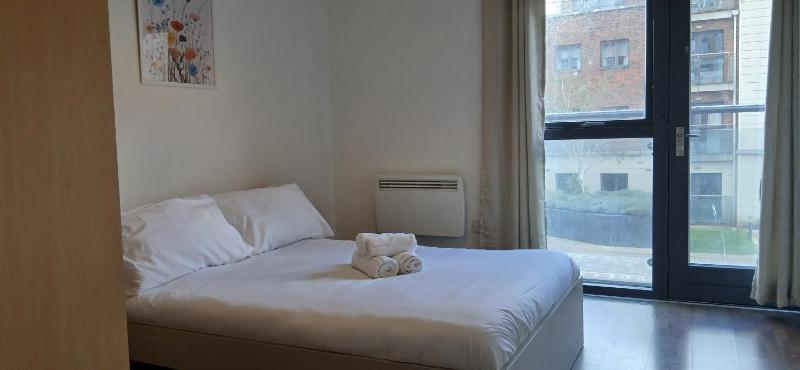 Spacious 2BR Apartment Only 15 Minutes to City - image 13