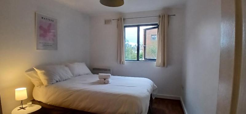 Spacious 2BR Apartment Only 15 Minutes to City - image 16