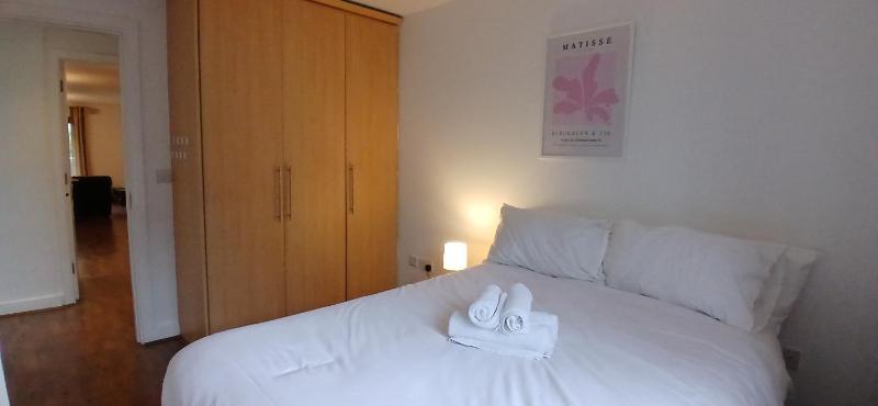 Spacious 2BR Apartment Only 15 Minutes to City - image 15