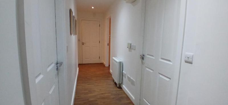 Spacious 2BR Apartment Only 15 Minutes to City - image 3