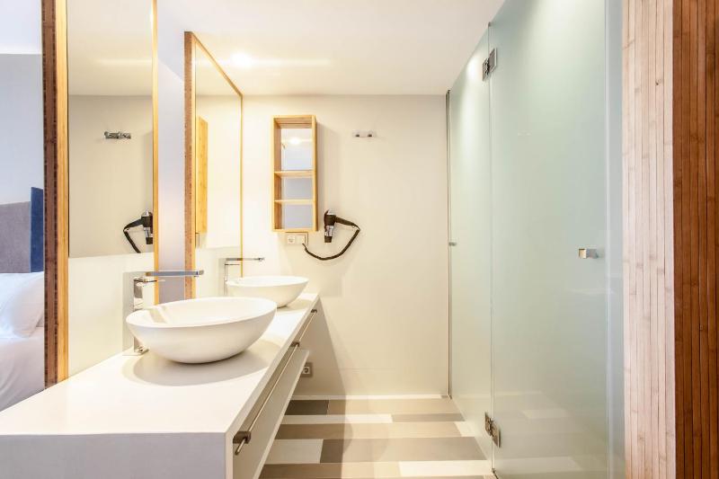 Deluxe Double Room with Terrace image 3