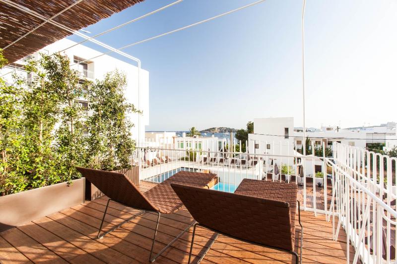 Deluxe Double Room with Terrace image 1
