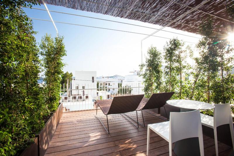 Deluxe Double Room with Terrace image 4