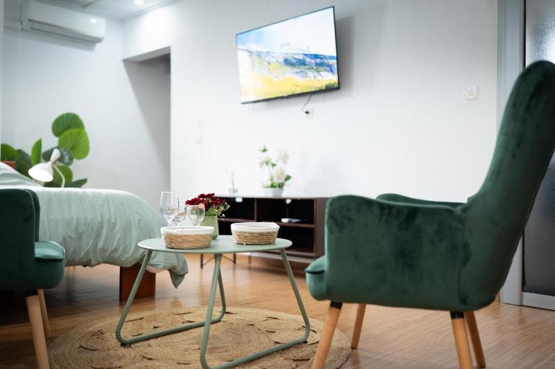 Green Haven - Modern Cozy Studio - Fast Wi-Fi - AC - Cocody - image 11