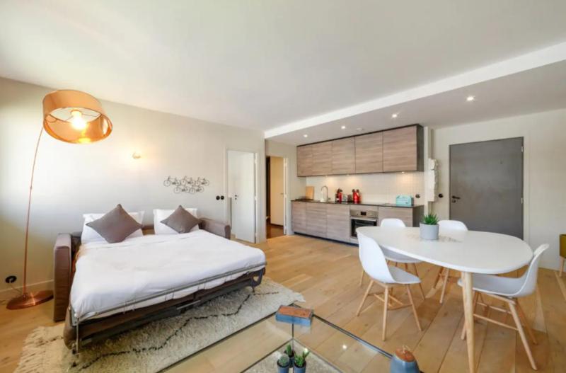 Beautiful 1 Bedroom Apartment near Eiffel Tower - image 11