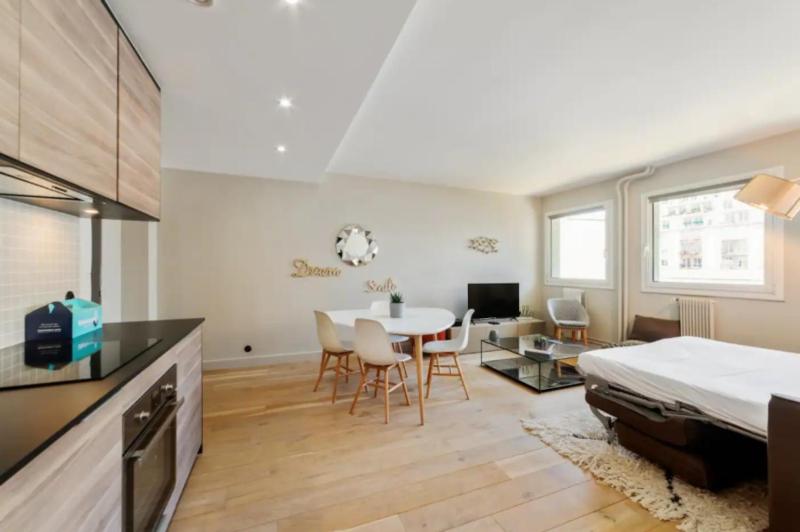 Beautiful 1 Bedroom Apartment near Eiffel Tower - image 7