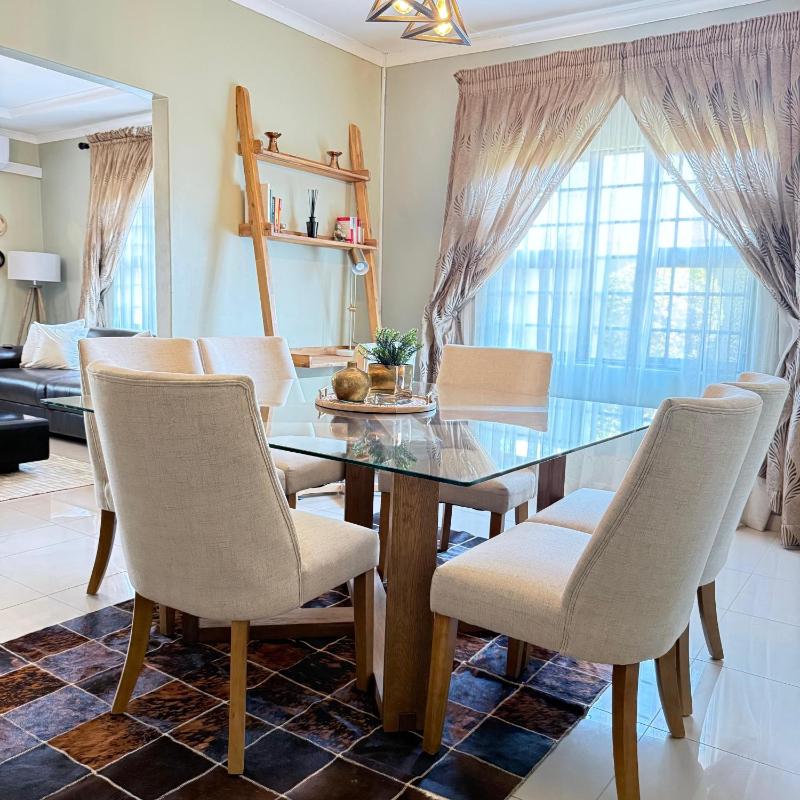 Luxe Comfort Retreat - image 2